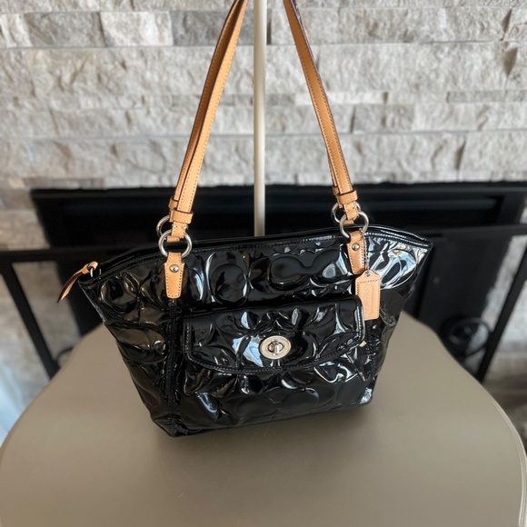 Coach Handbags - Vintage Coach Leah Patent Leather Tote